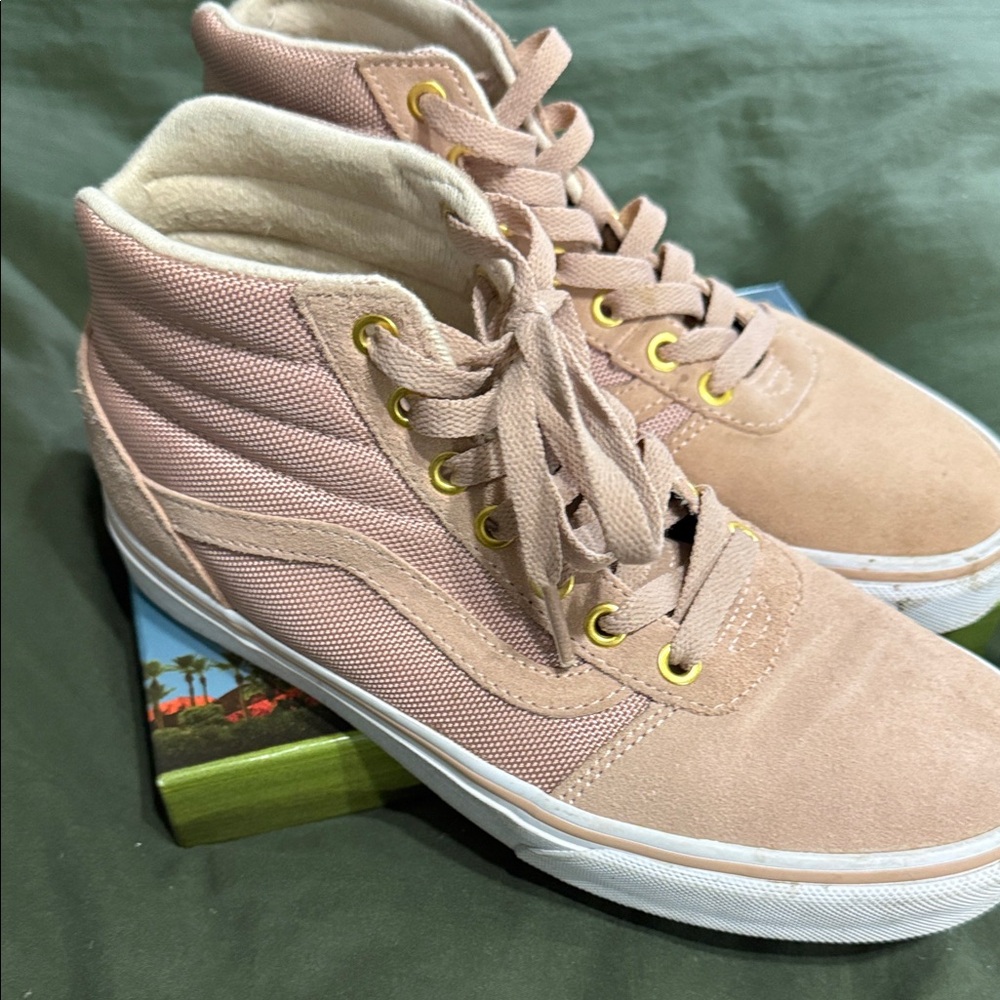 Super Cute Baby Pink Women’s Vans